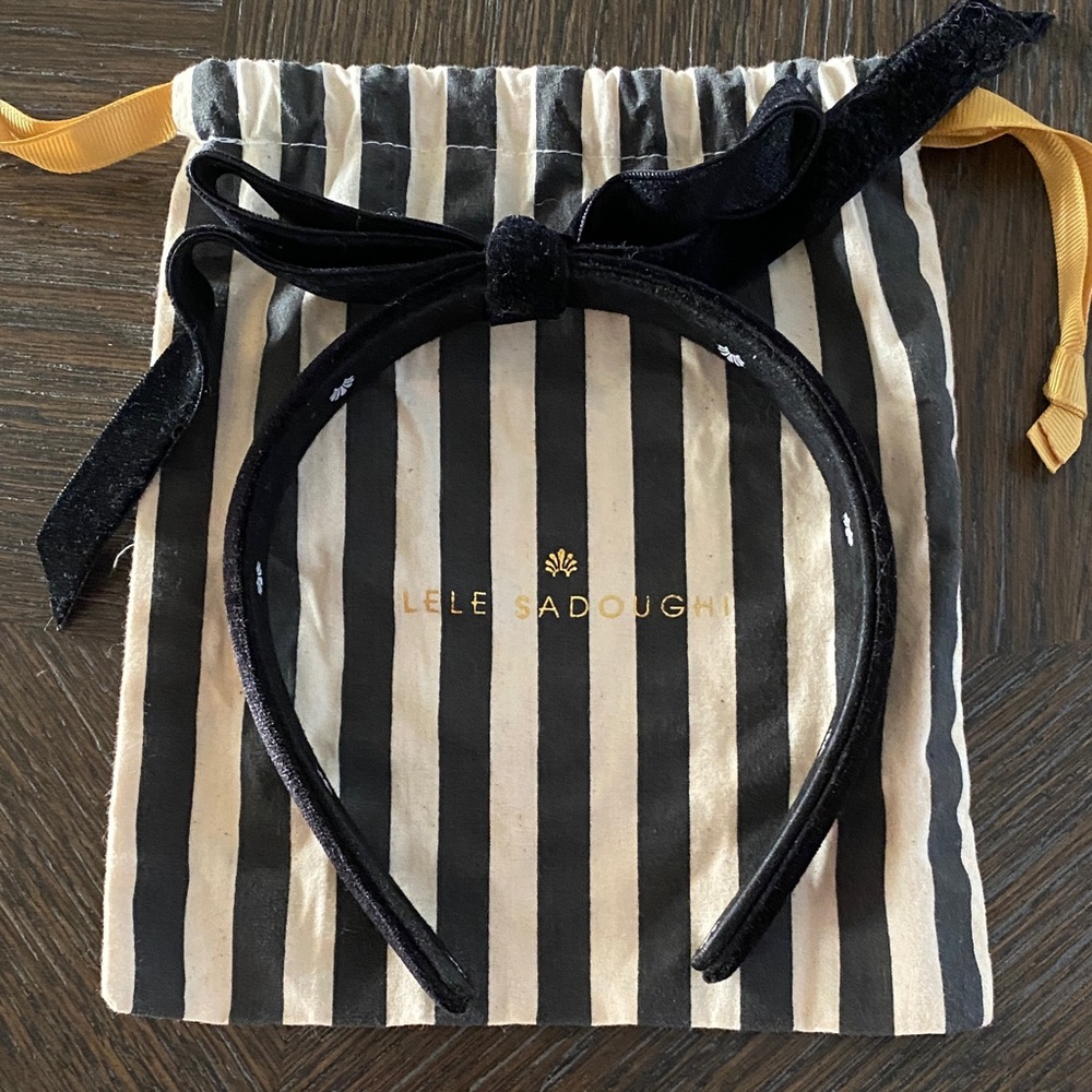 Lele Sadoughi Black Velvet Bow Headband